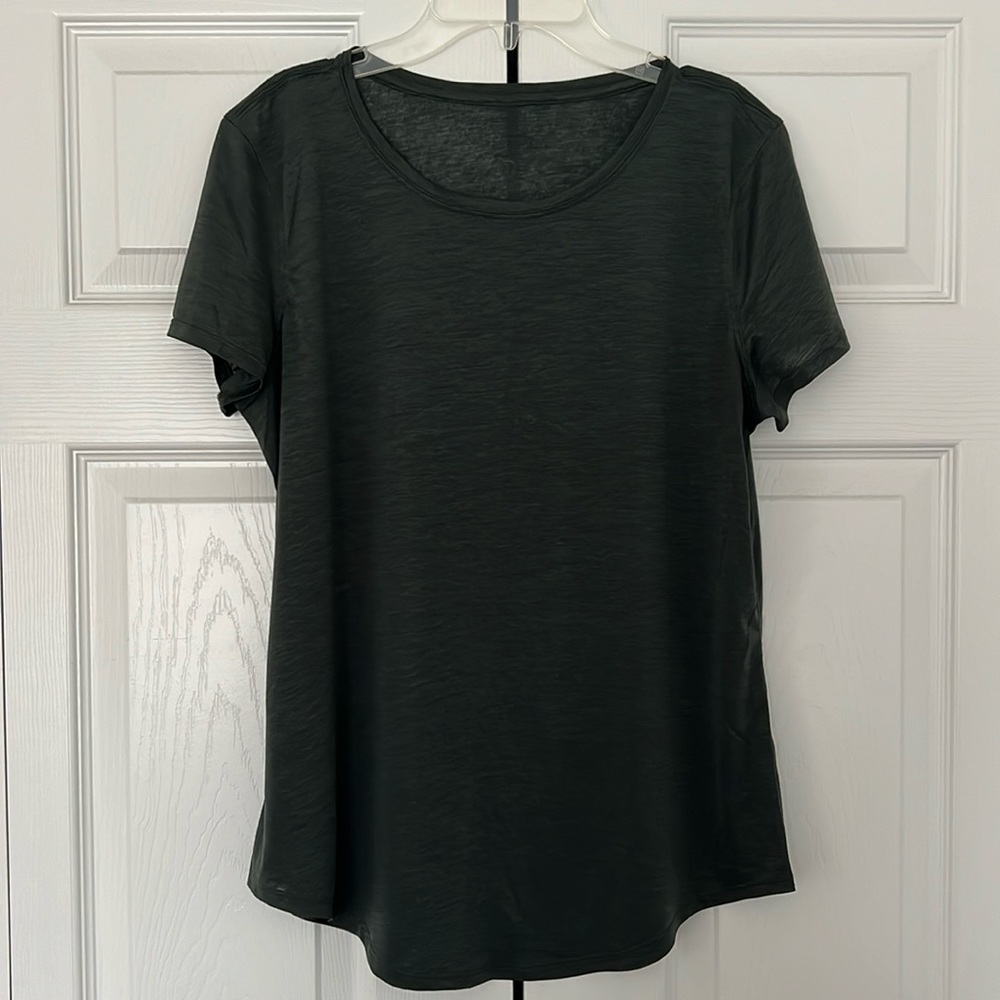 Lululemon t-shirt